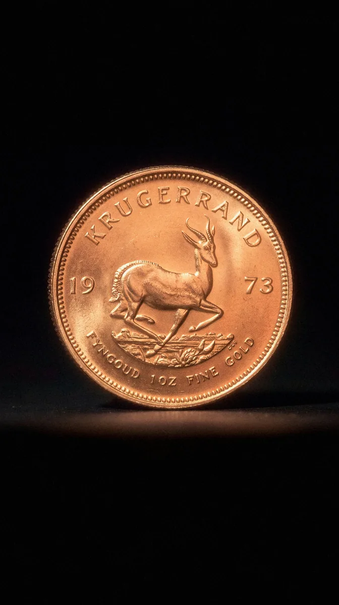 Krugerrand, raking light